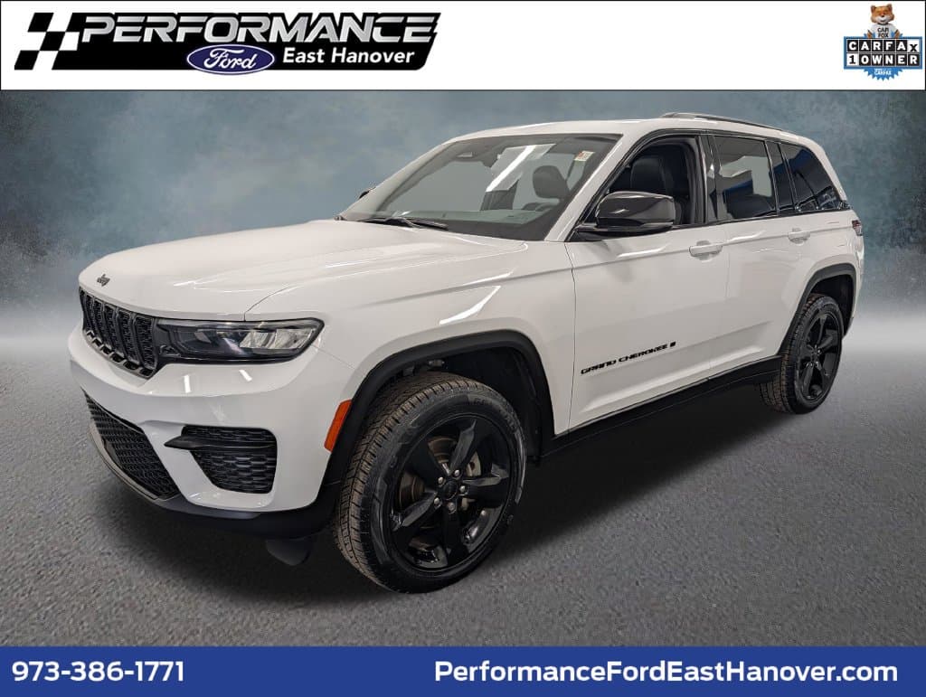 2023 Jeep Grand Cherokee Laredo — photo 1 of 37