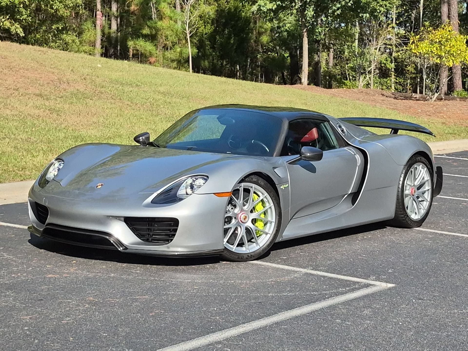 2015 Porsche 918 Spyder w/Weissach Pkg — photo 1 of 36