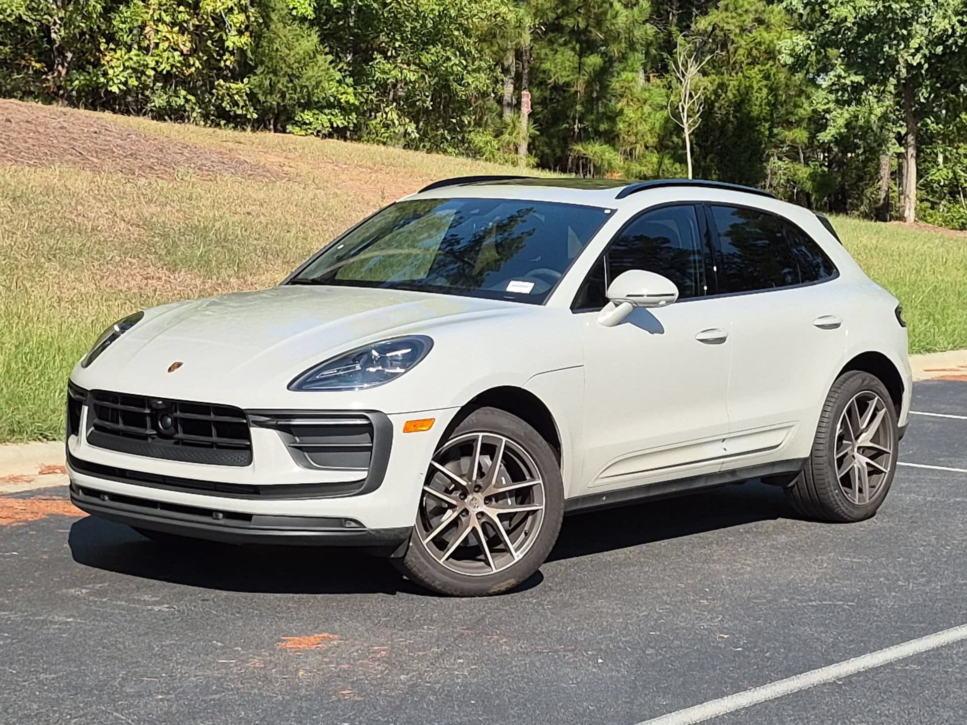 2026 Porsche Macan Base — photo 1 of 27