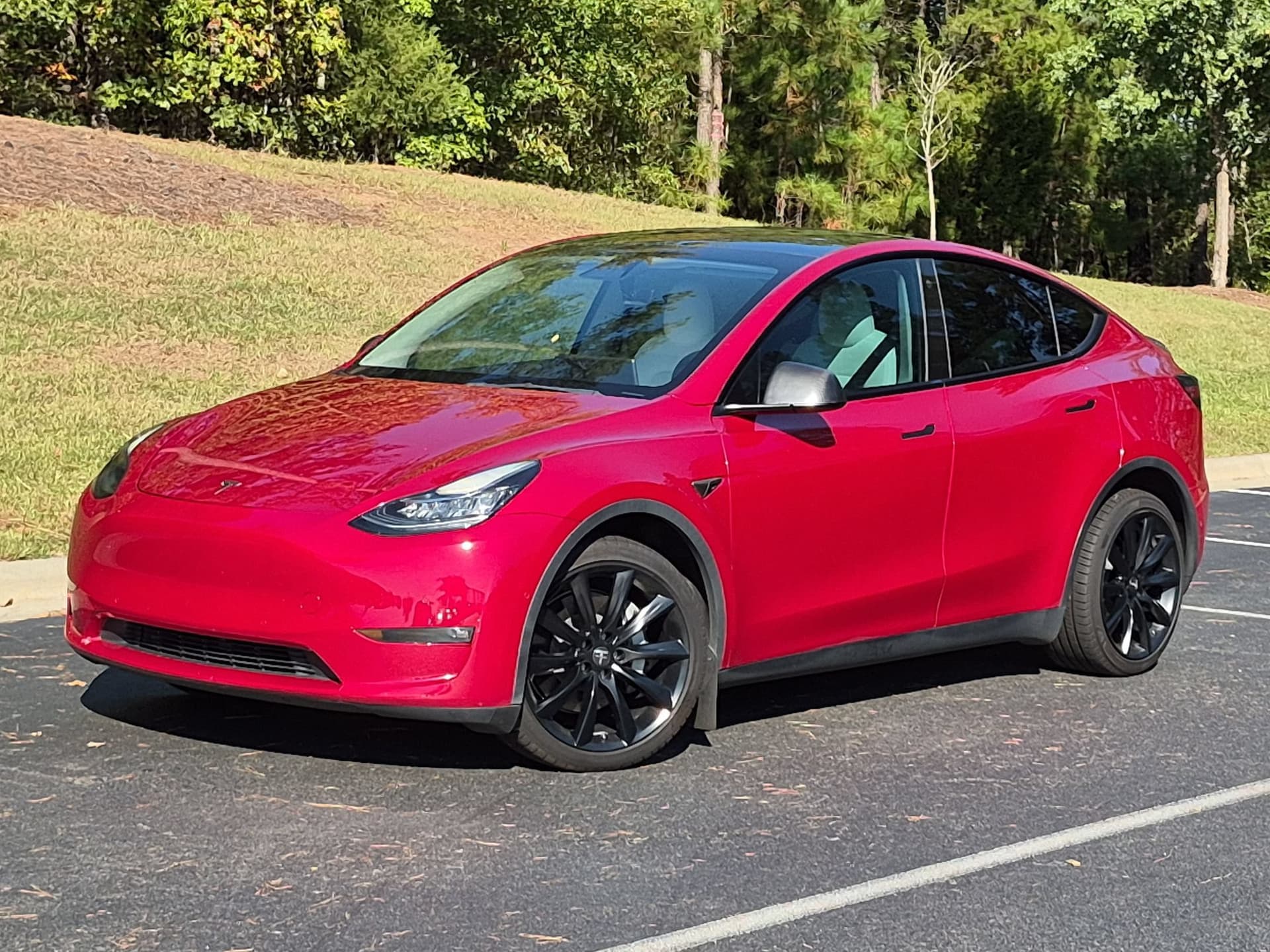 2022 Tesla Model Y Long Range — photo 1 of 27