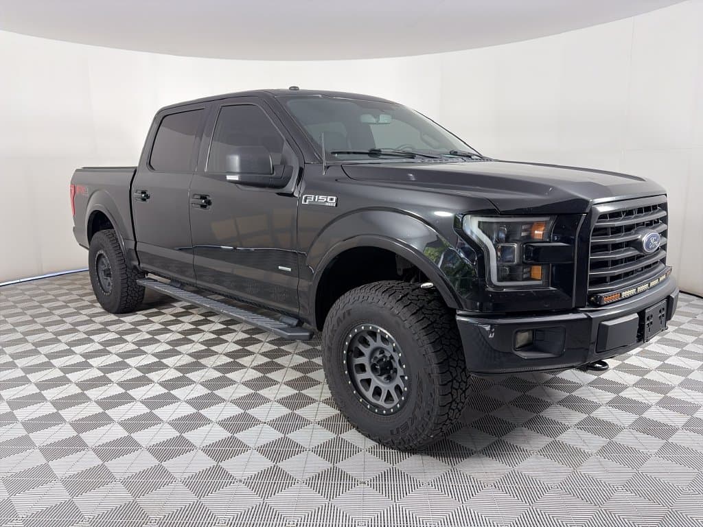 2017 Ford F-150 XLT — photo 1 of 30