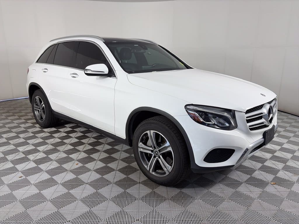 2019 Mercedes-Benz GLC GLC 300 — photo 1 of 32