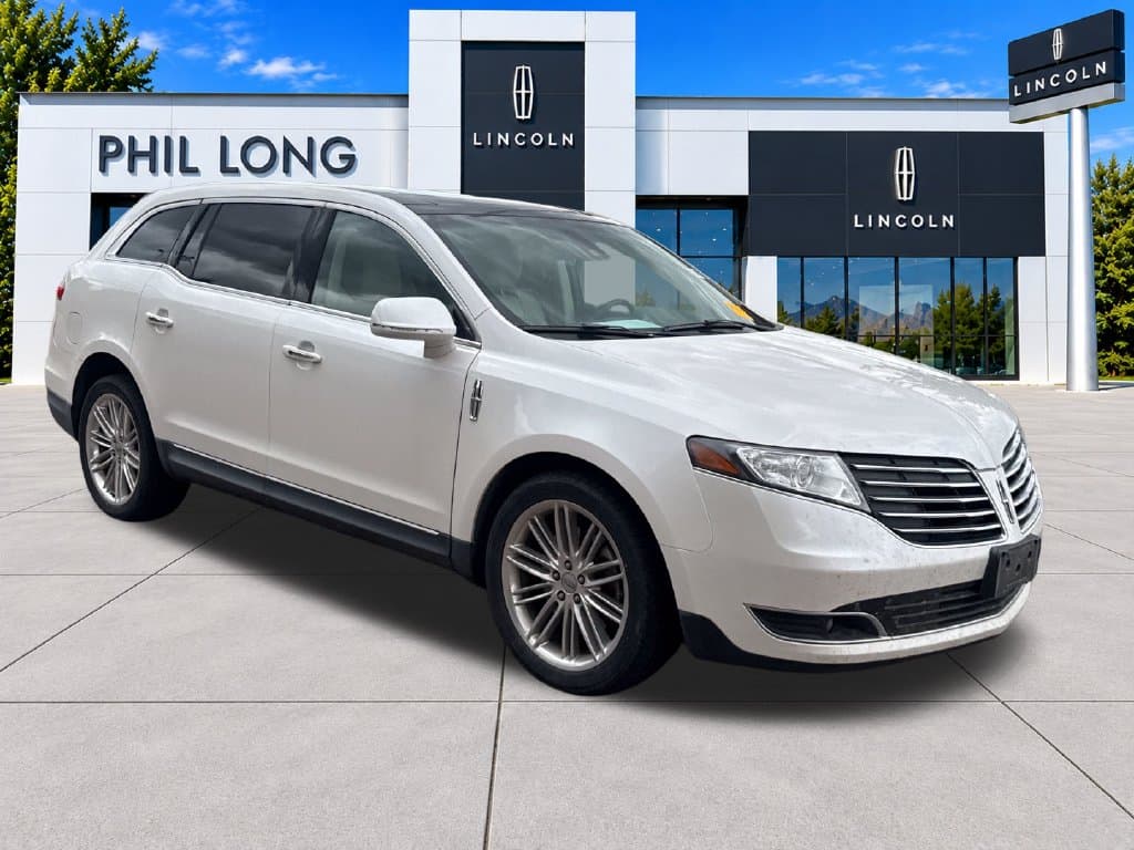 2017 Lincoln MKT Elite — photo 1 of 32