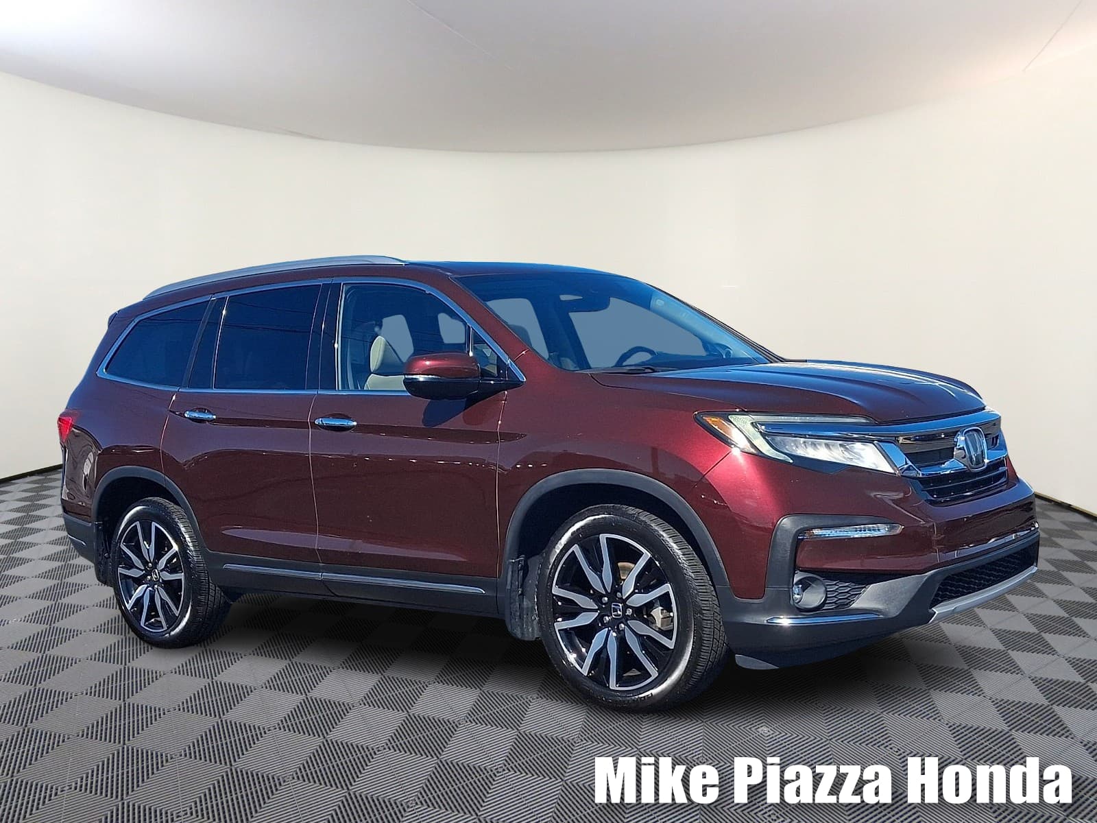 2020 Honda Pilot Touring 8-Passenger — photo 1 of 31