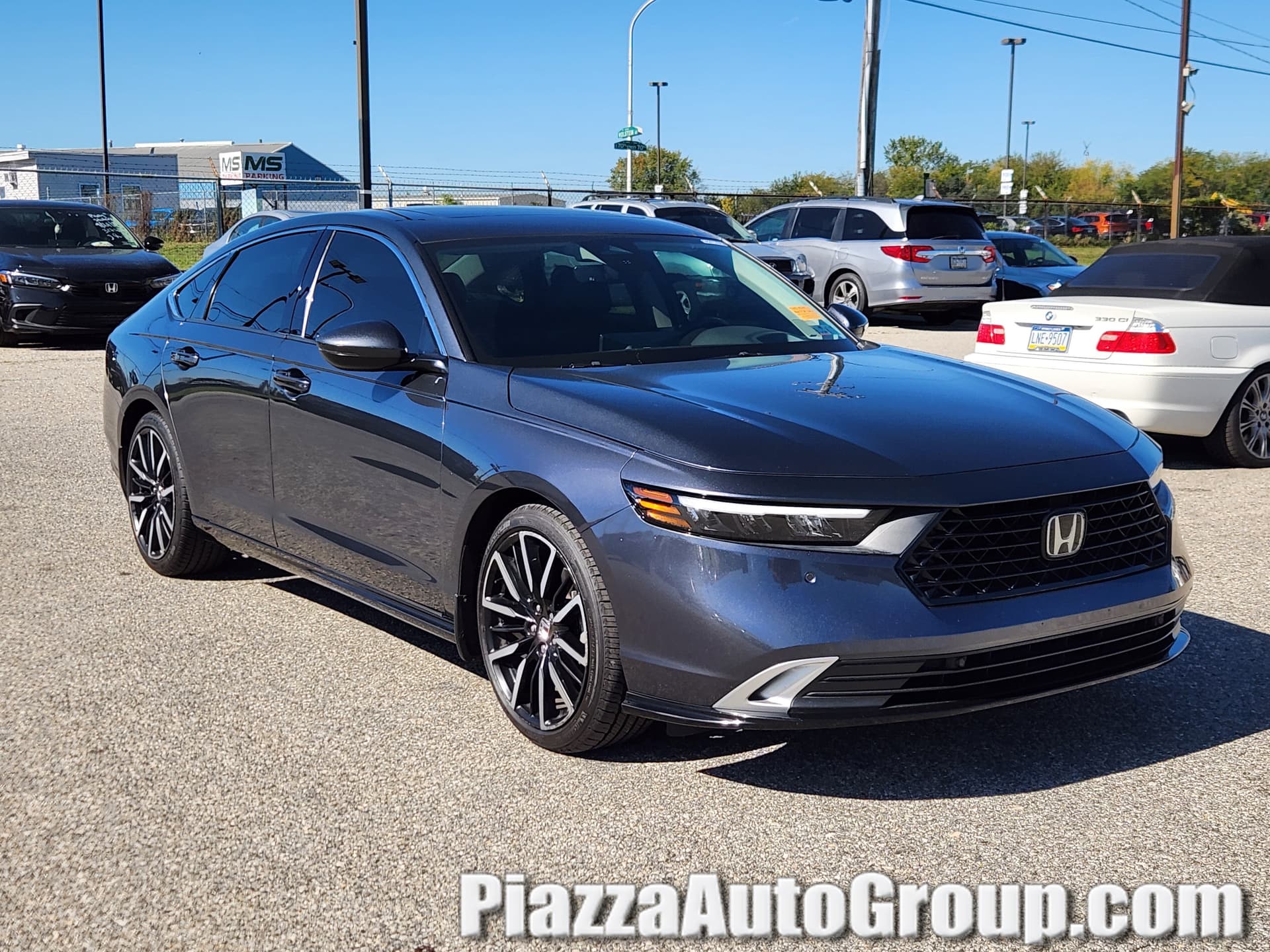 2023 Honda Accord Hybrid Touring — photo 1 of 10