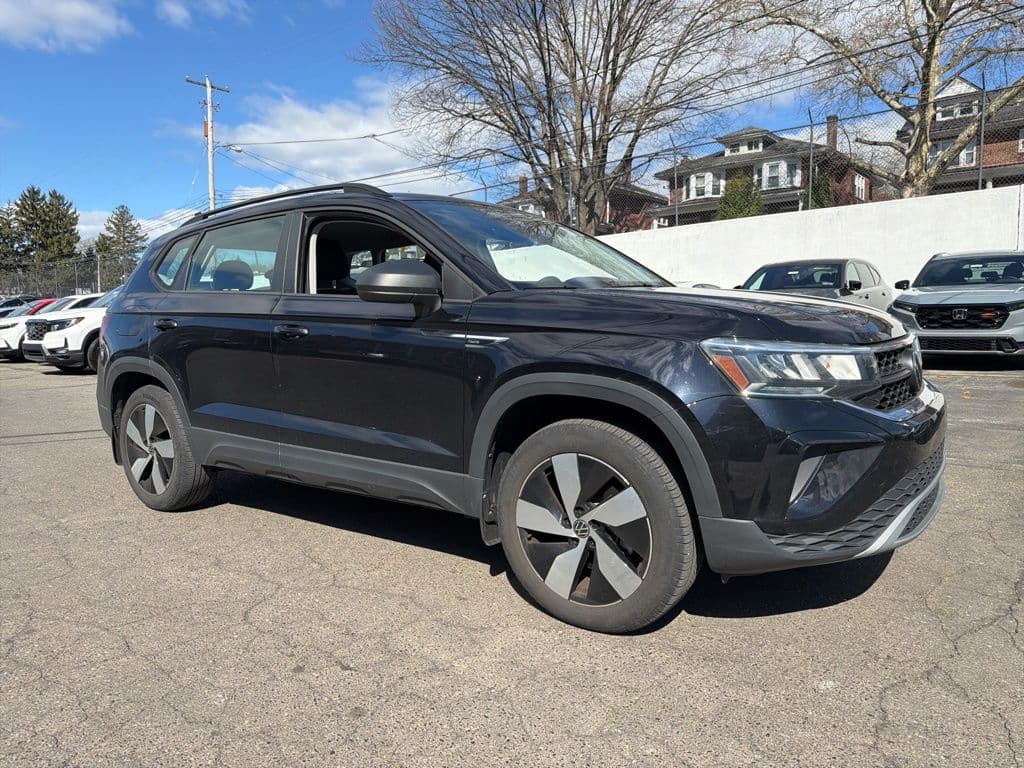 2024 Volkswagen Taos S — photo 1 of 9