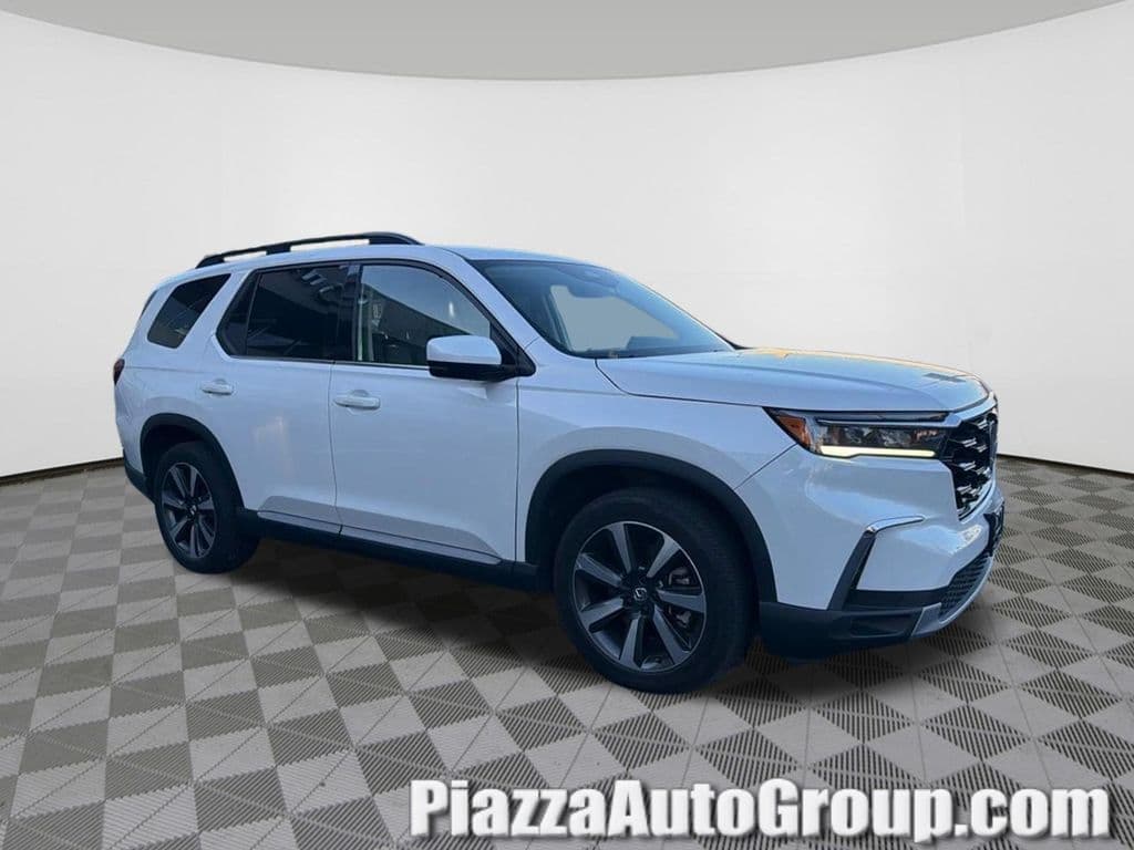 2025 Honda Pilot Touring — photo 1 of 8