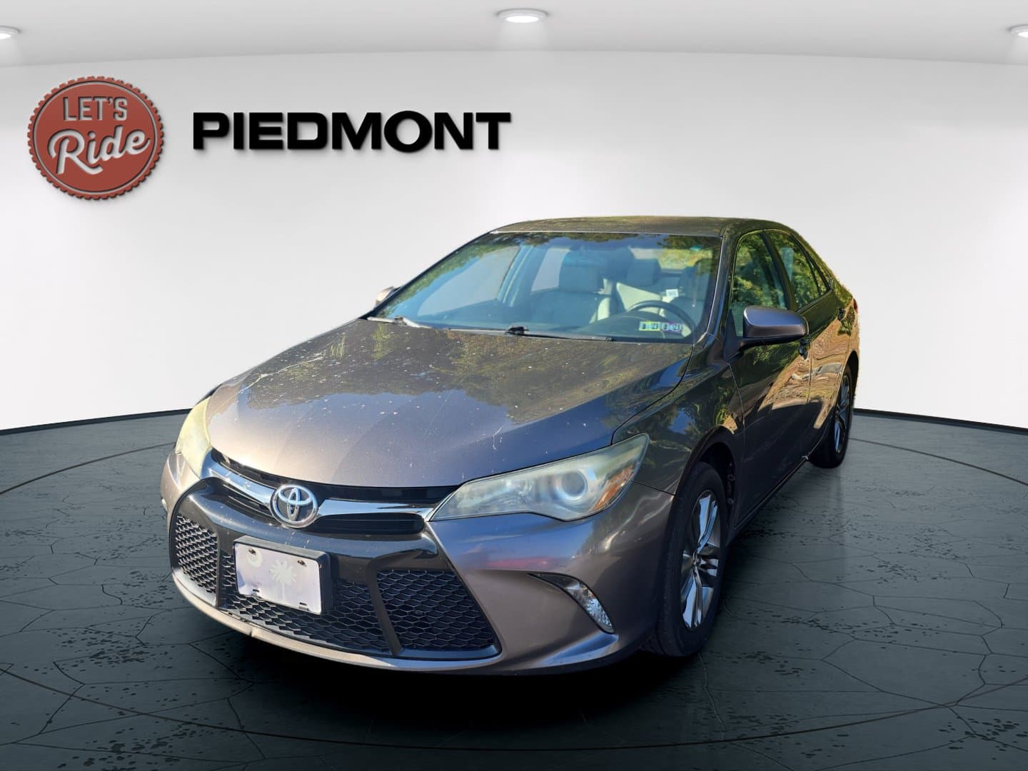 2015 Toyota Camry SE — photo 1 of 3
