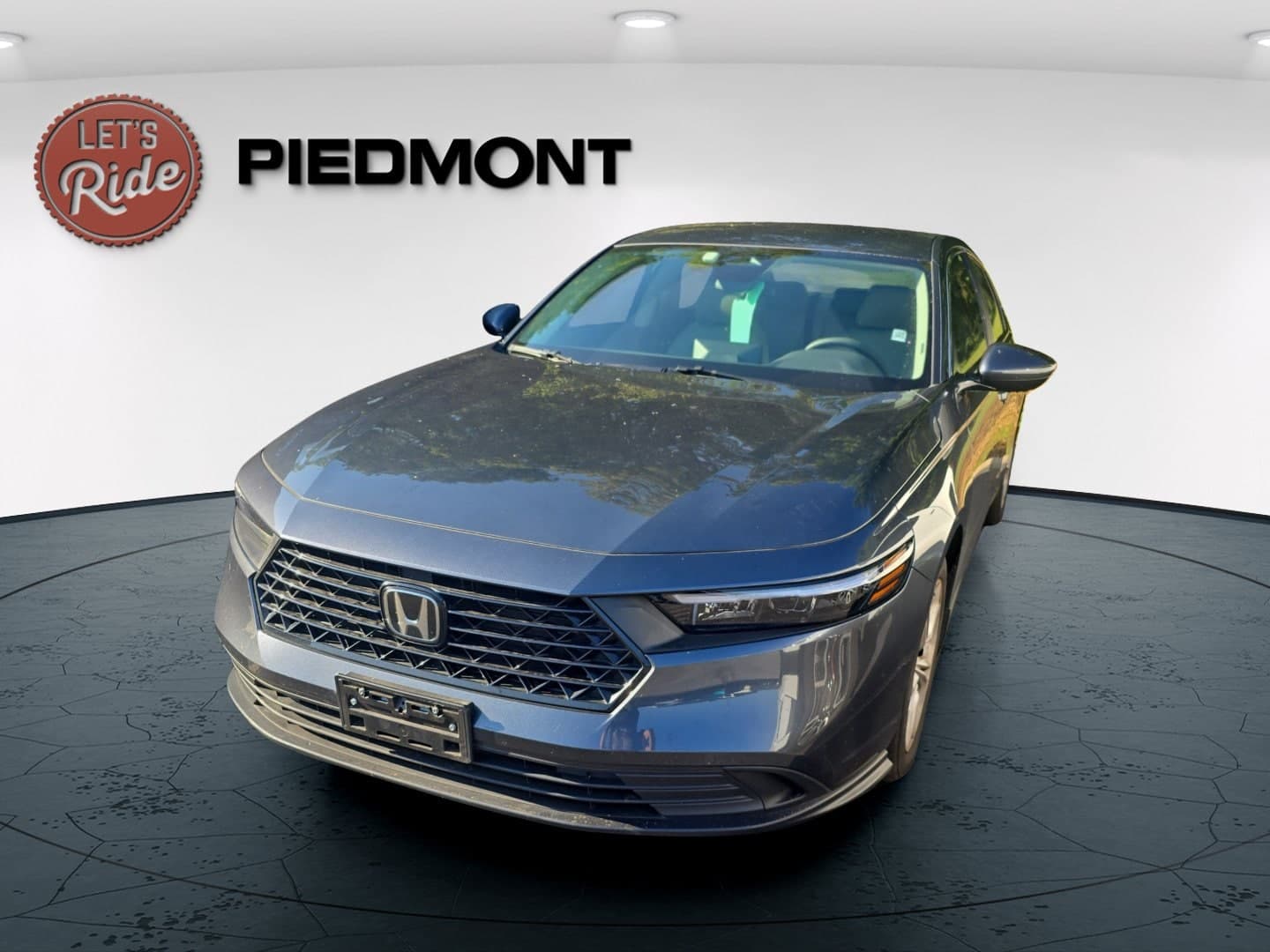 2025 Honda Accord Sedan LX — photo 1 of 3
