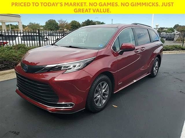 2021 Toyota Sienna XLE — photo 1 of 26