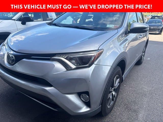 2018 Toyota RAV4 XLE — photo 1 of 14