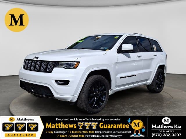 2022 Jeep Grand Cherokee Laredo — photo 1 of 35