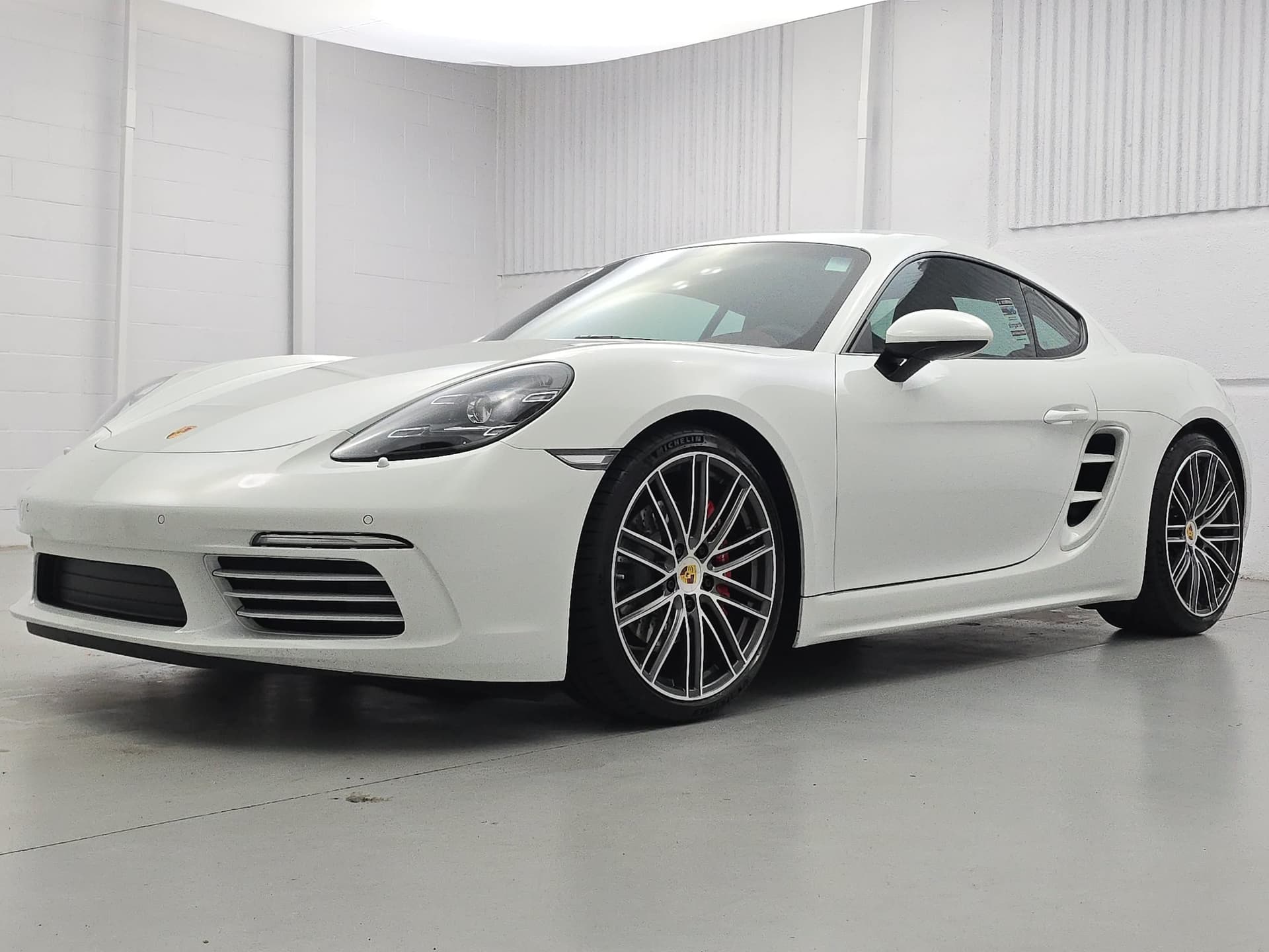 2025 Porsche 718 Cayman S — photo 1 of 32