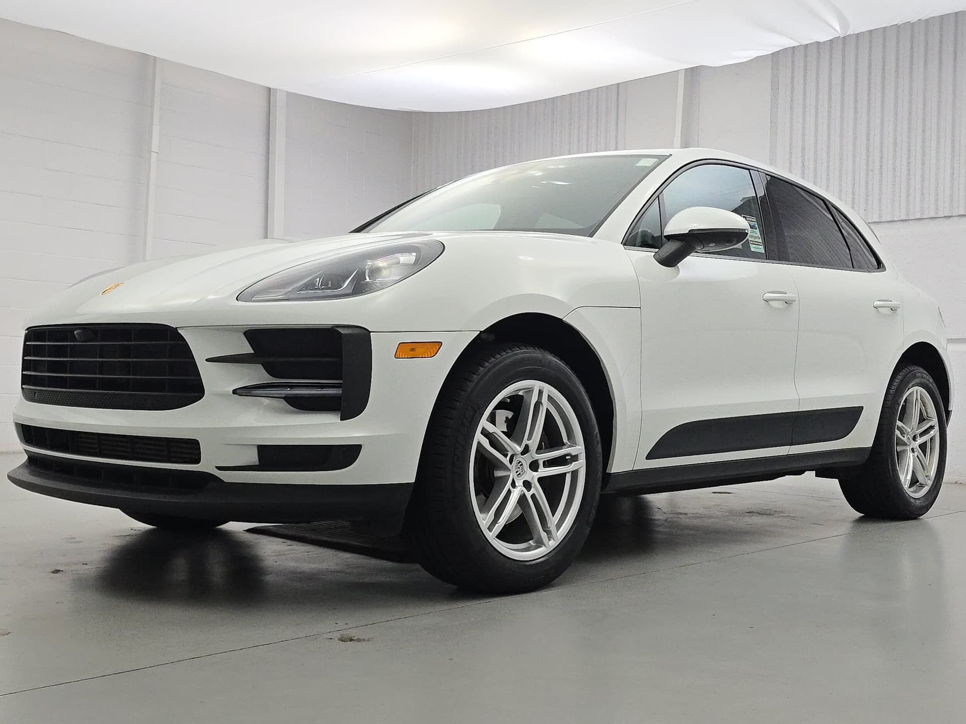 2019 Porsche Macan Base — photo 1 of 38