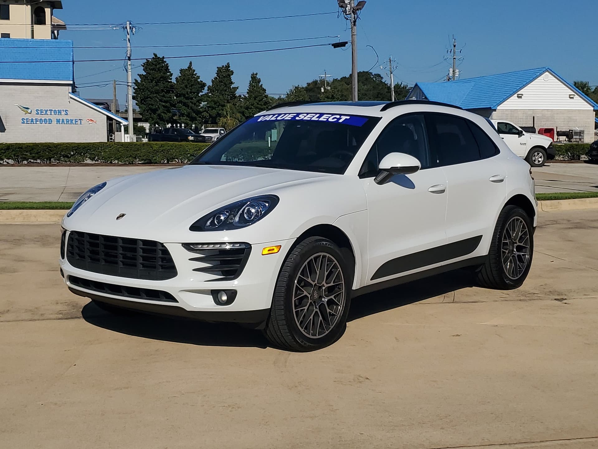 2015 Porsche Macan S — photo 1 of 38