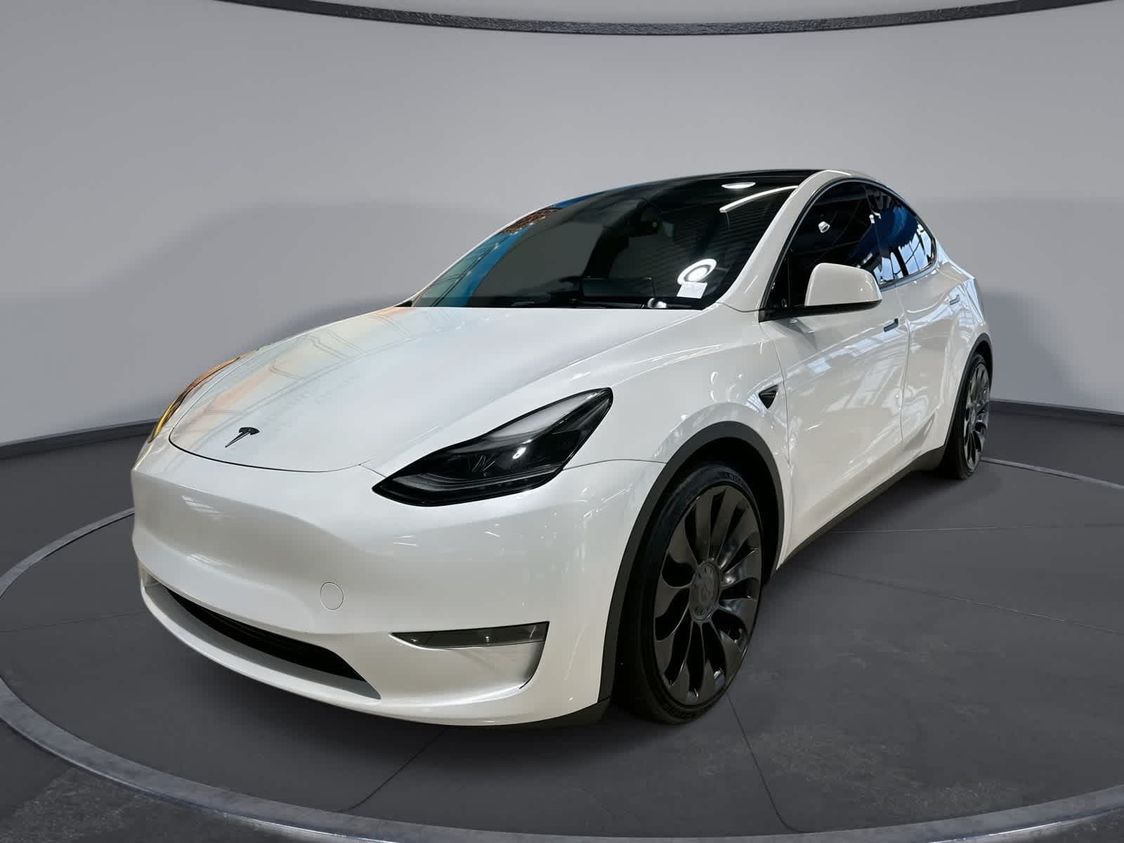 2023 Tesla Model Y Performance — photo 1 of 32