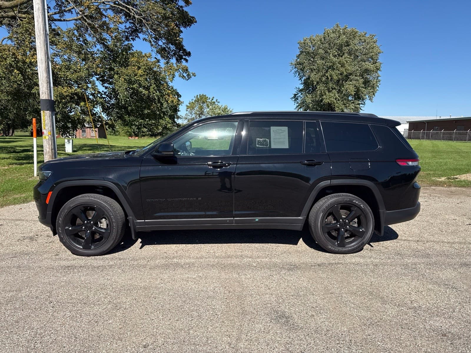 2025 Jeep Grand Cherokee L Altitude X — photo 1 of 2