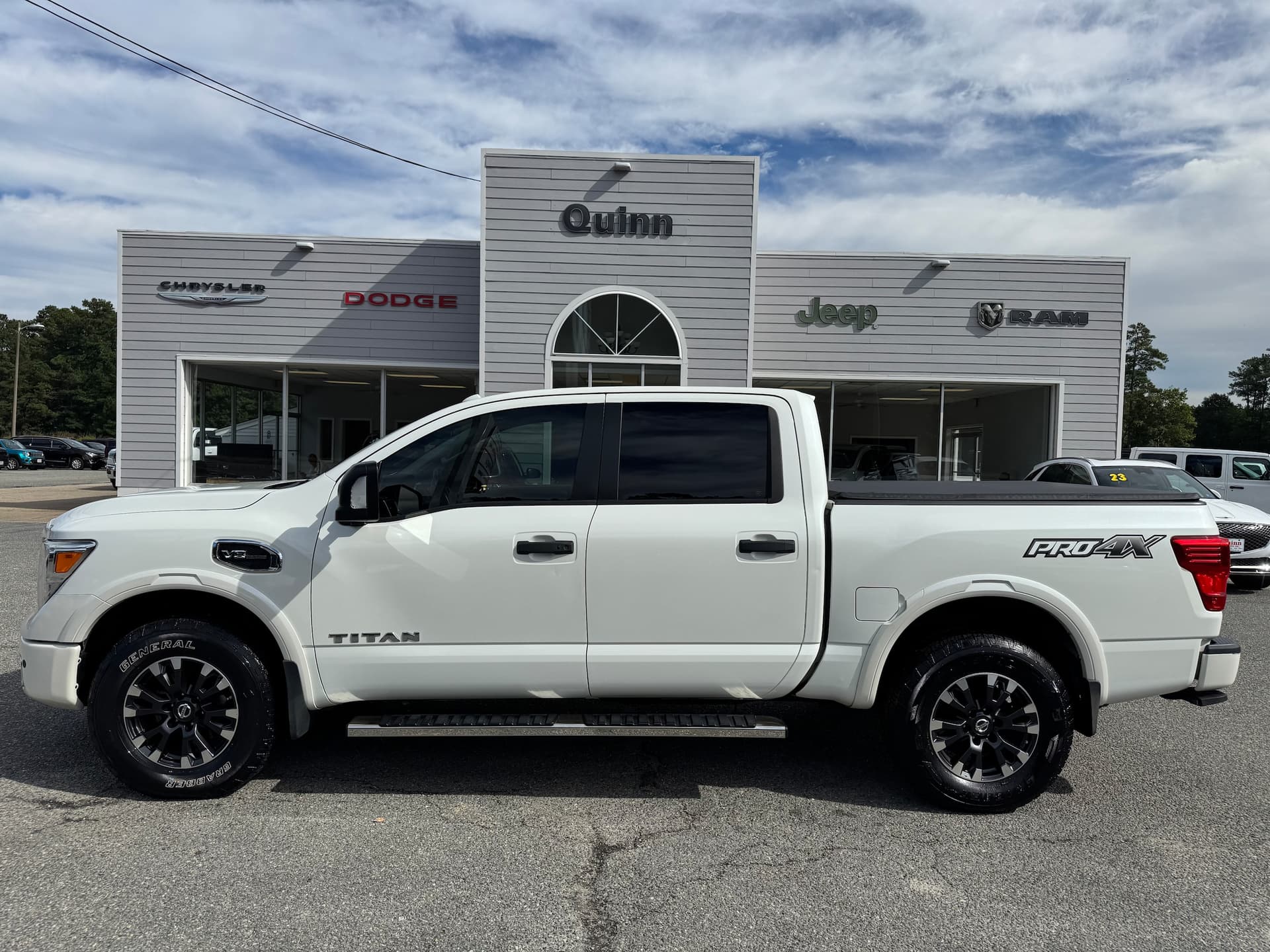 2017 Nissan Titan PRO-4X — photo 1 of 10