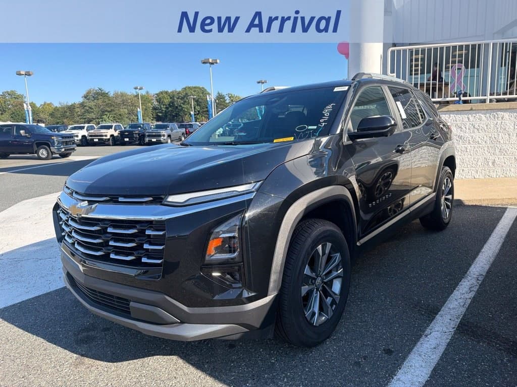 2025 Chevrolet Equinox FWD LT — photo 1 of 11