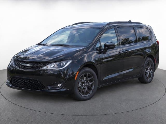 2019 Chrysler Pacifica Touring L — photo 1 of 8