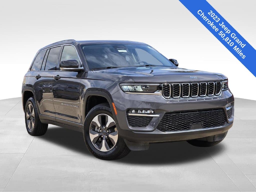 2023 Jeep Grand Cherokee Base — photo 1 of 34