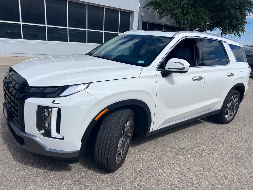 2025 Hyundai Palisade Base — photo 1 of 16