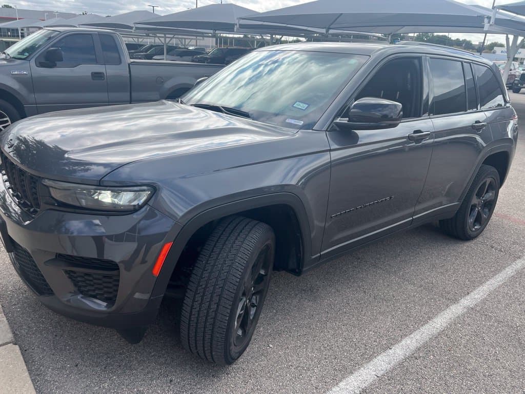 2023 Jeep Grand Cherokee Altitude — photo 1 of 14