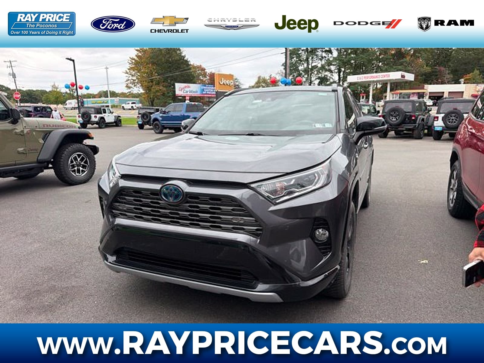 2020 Toyota RAV4 Hybrid XSE — photo 1 of 15