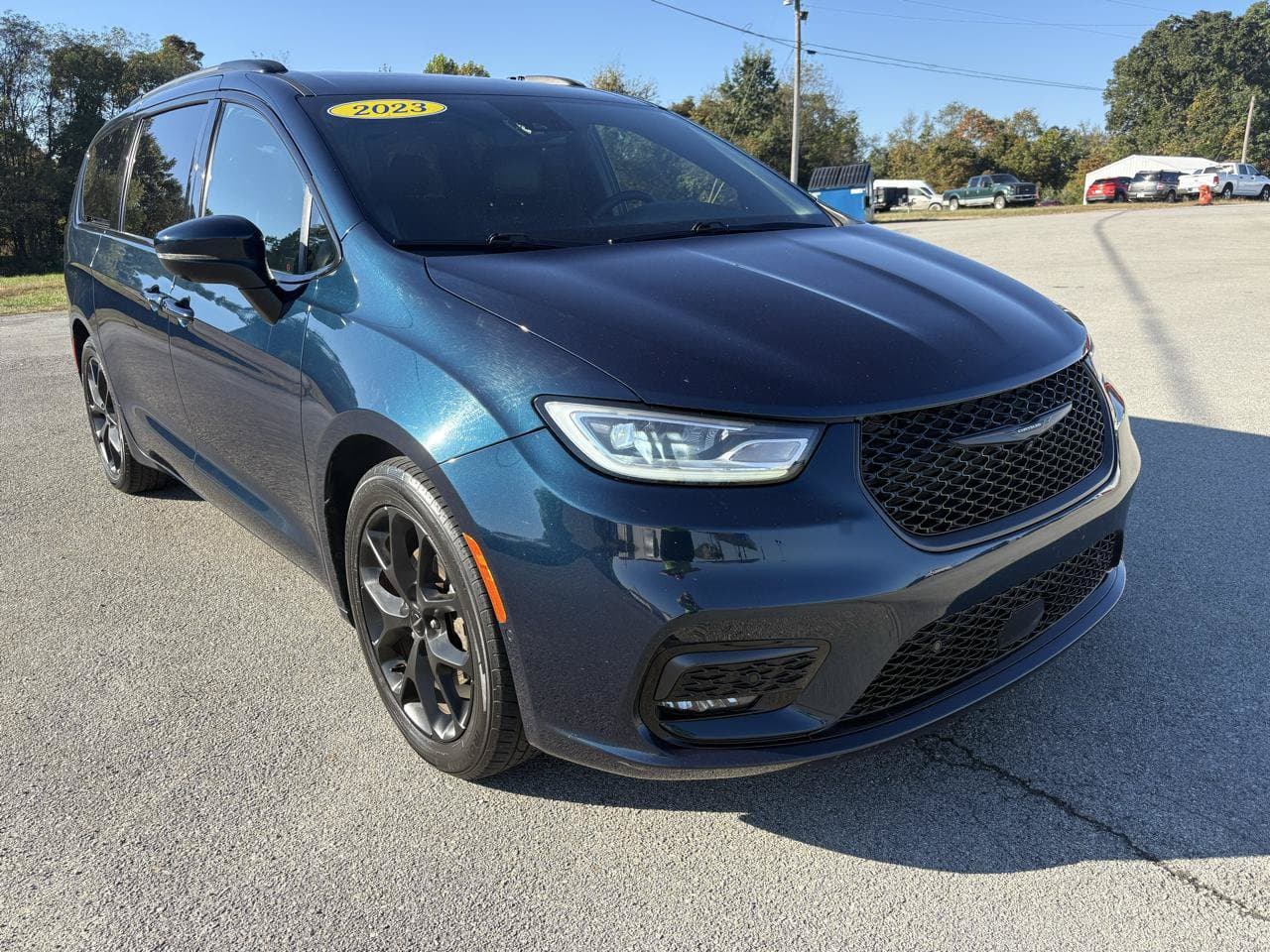 2023 Chrysler Pacifica Touring L — photo 1 of 63