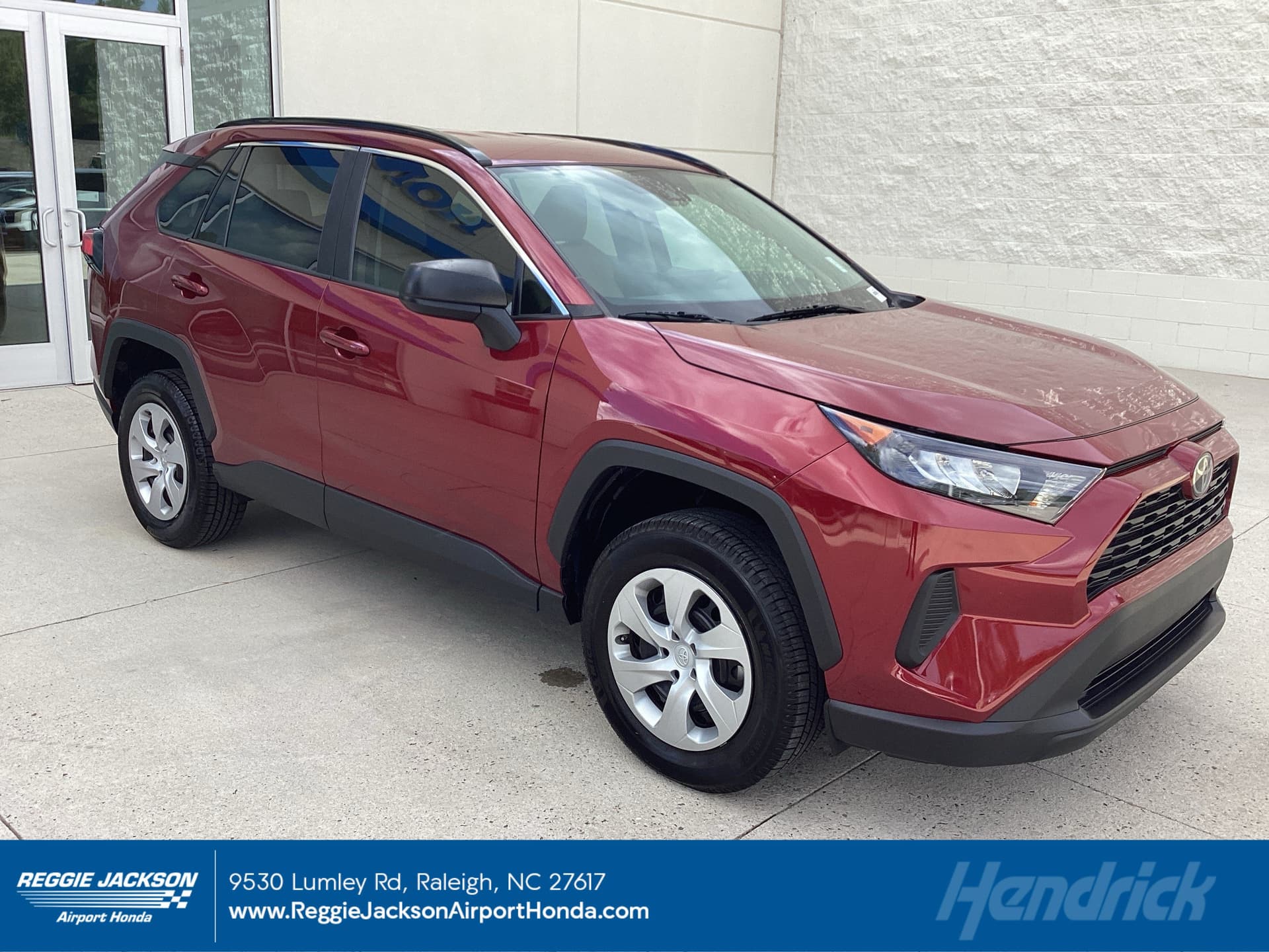 2019 Toyota RAV4 LE — photo 1 of 36