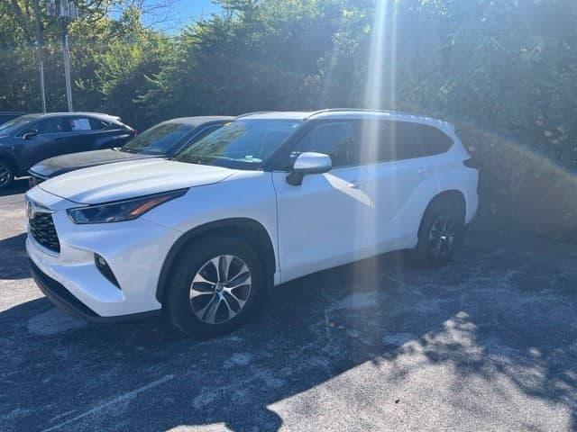 2023 Toyota Highlander XLE — photo 1 of 15