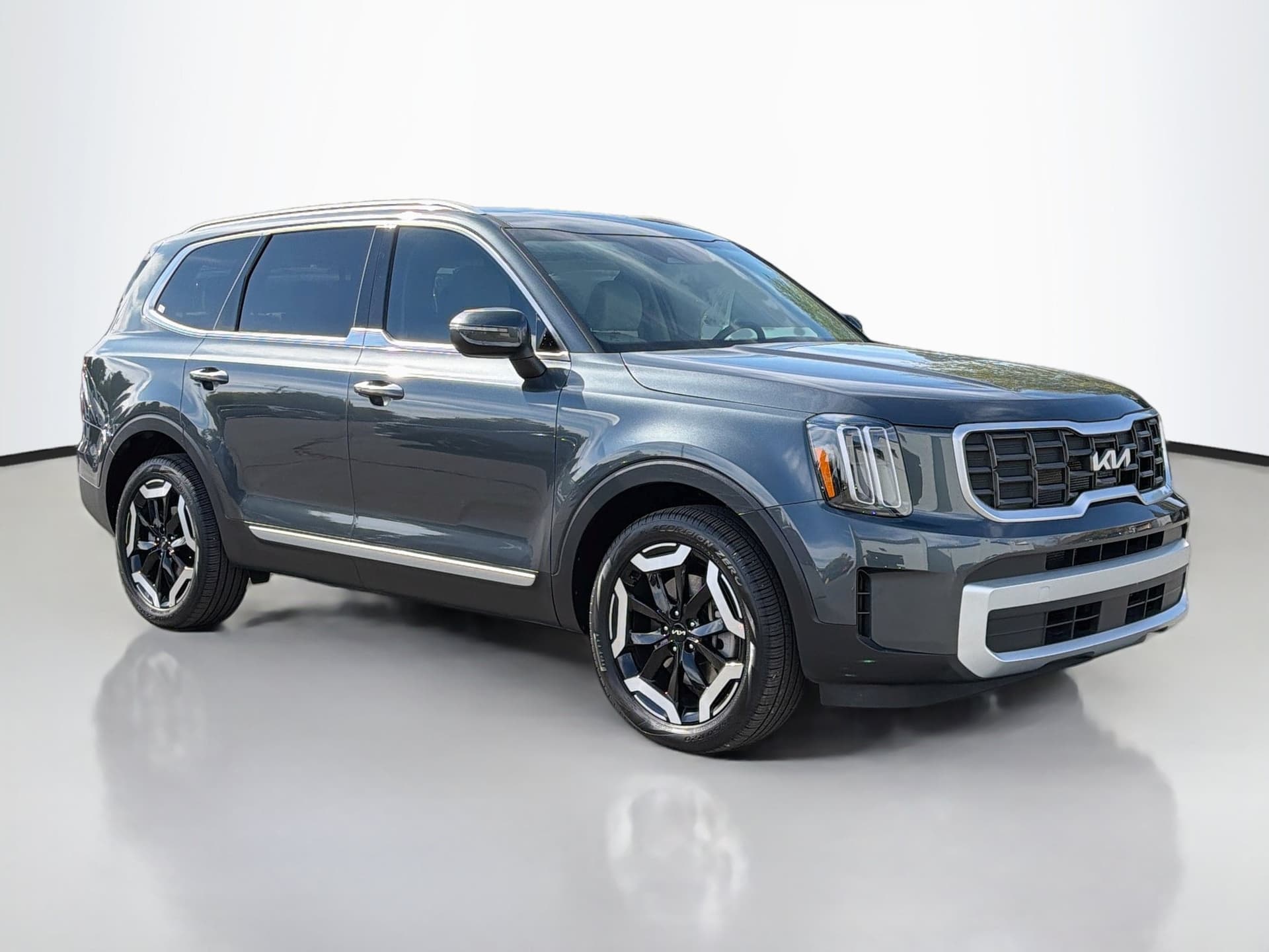 2024 Kia Telluride S — photo 1 of 39