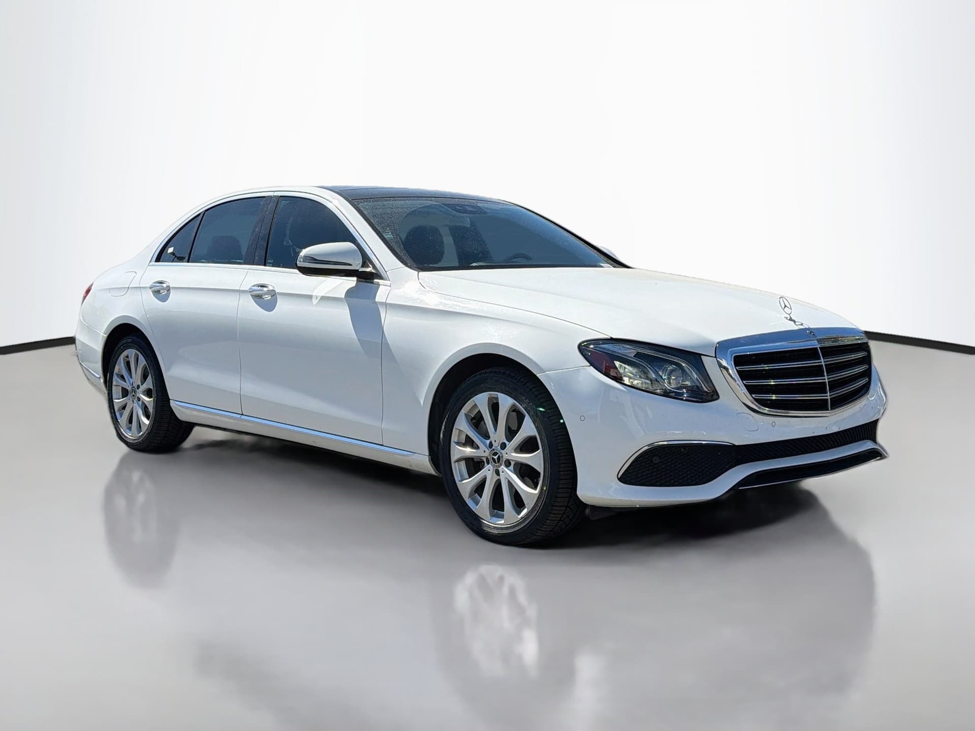 2018 Mercedes-Benz E-Class E 300 — photo 1 of 7