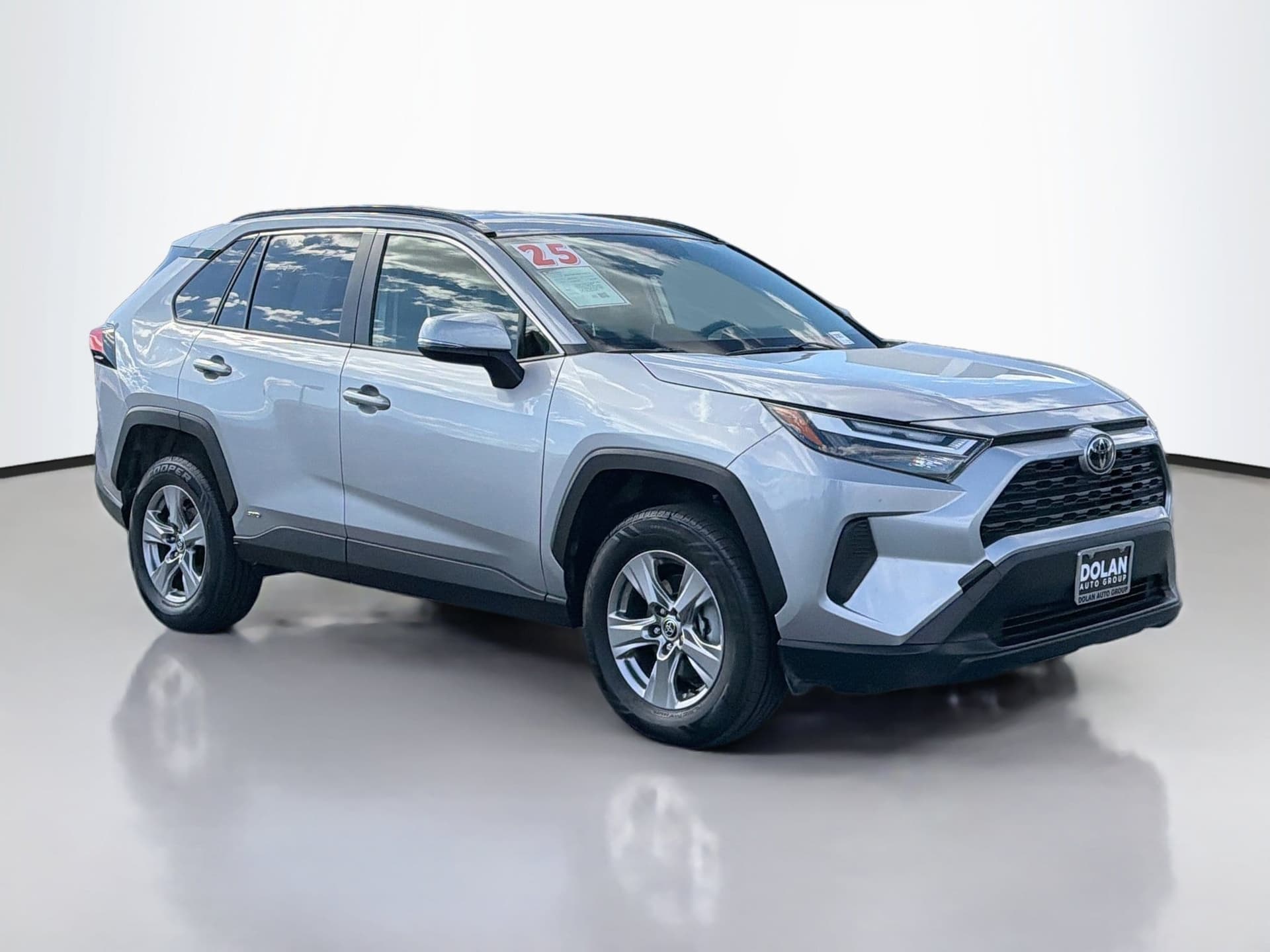 2025 Toyota RAV4 Hybrid LE — photo 1 of 35
