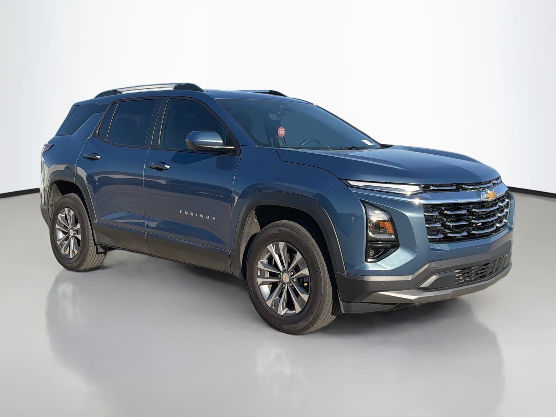 2025 Chevrolet Equinox AWD LT — photo 1 of 5