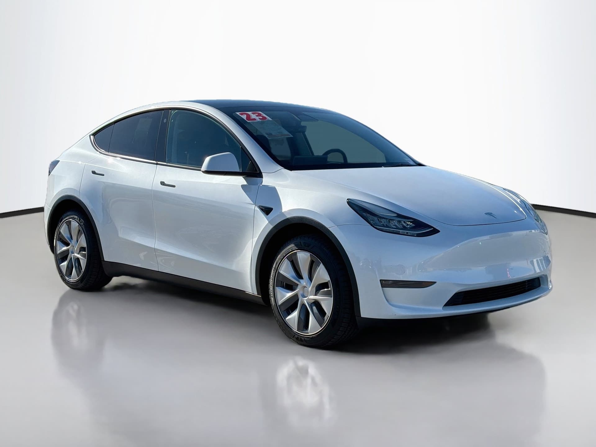 2023 Tesla Model Y Long Range — photo 1 of 36