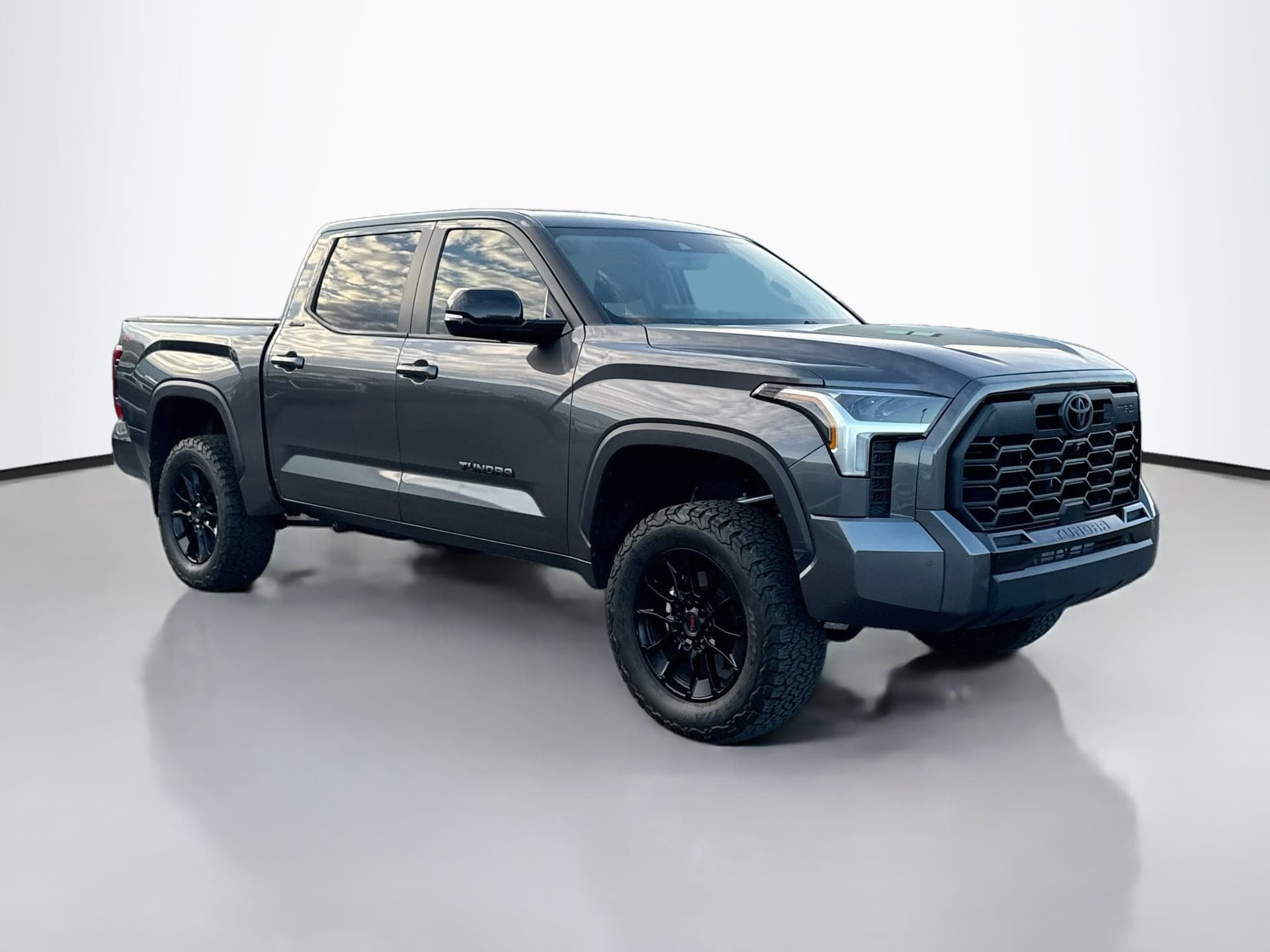 2024 Toyota Tundra 4WD Limited — photo 1 of 37