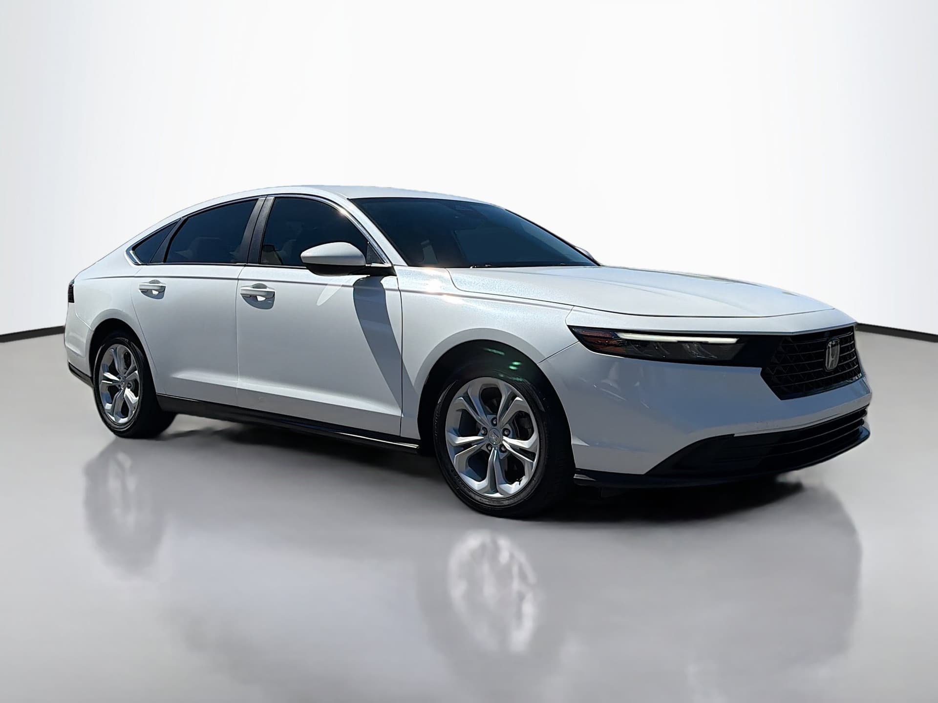 2023 Honda Accord Sedan LX — photo 1 of 32