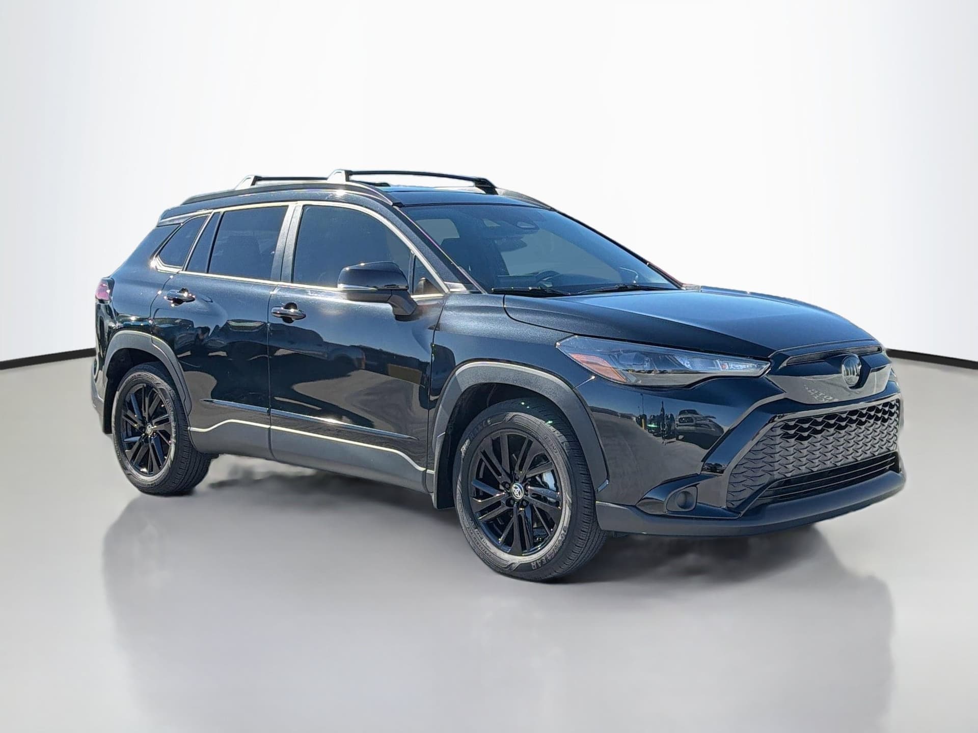 2025 Toyota Corolla Cross Base — photo 1 of 36