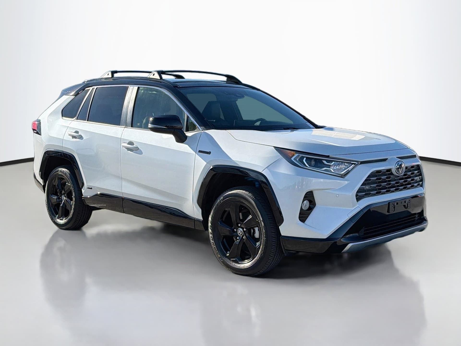 2021 Toyota RAV4 Hybrid XSE — photo 1 of 37