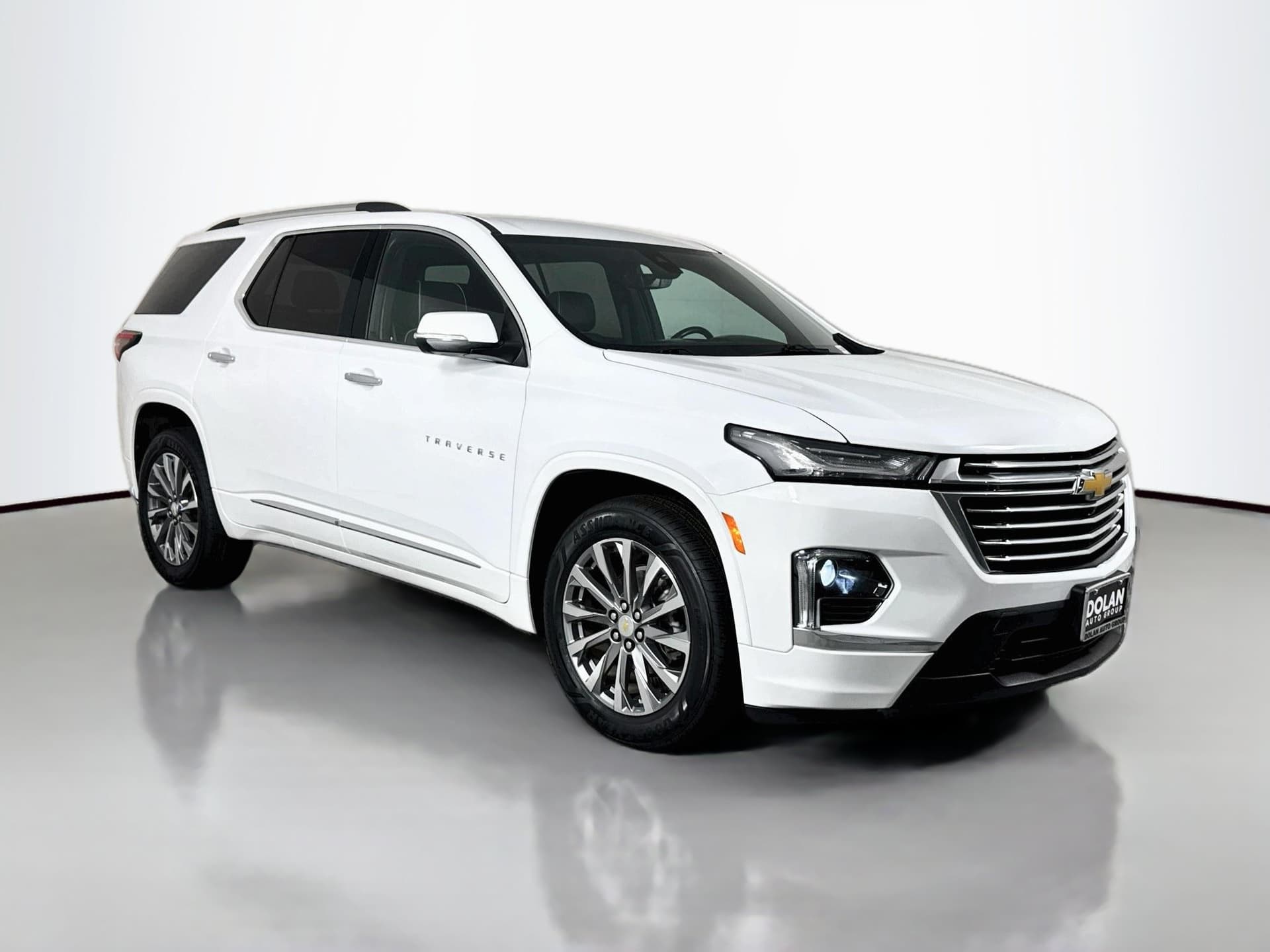 2023 Chevrolet Traverse Premier — photo 1 of 41