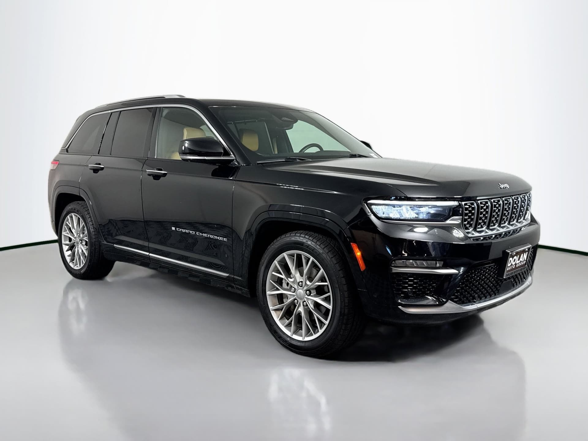 2023 Jeep Grand Cherokee Summit — photo 1 of 38