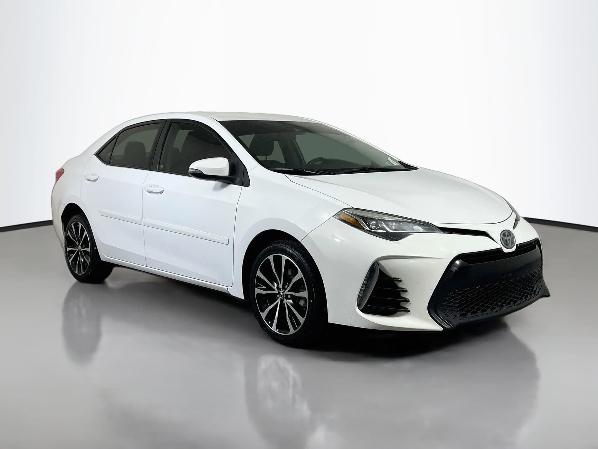 2017 Toyota Corolla SE — photo 1 of 33