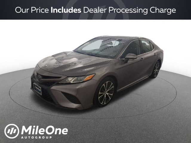 2018 Toyota Camry SE — photo 1 of 25