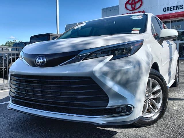 2024 Toyota Sienna XLE — photo 1 of 47