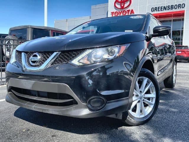 2017 Nissan Rogue Sport SV — photo 1 of 47