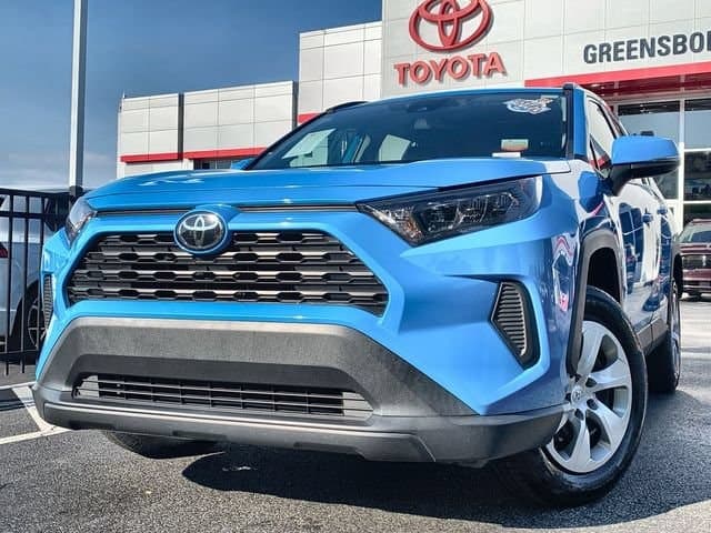 2021 Toyota RAV4 LE — photo 1 of 47