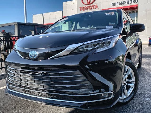 2023 Toyota Sienna Limited — photo 1 of 47