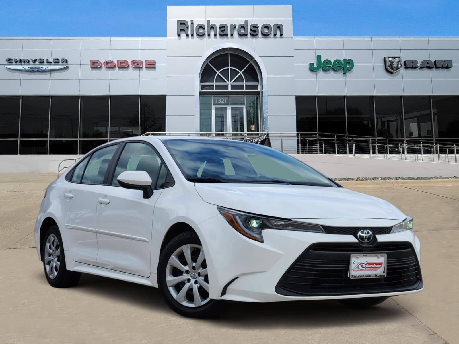 2024 Toyota Corolla LE — photo 1 of 41