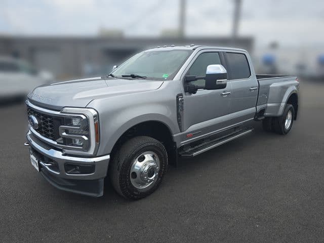 2024 Ford Super Duty F-350 DRW LARIAT — photo 1 of 17